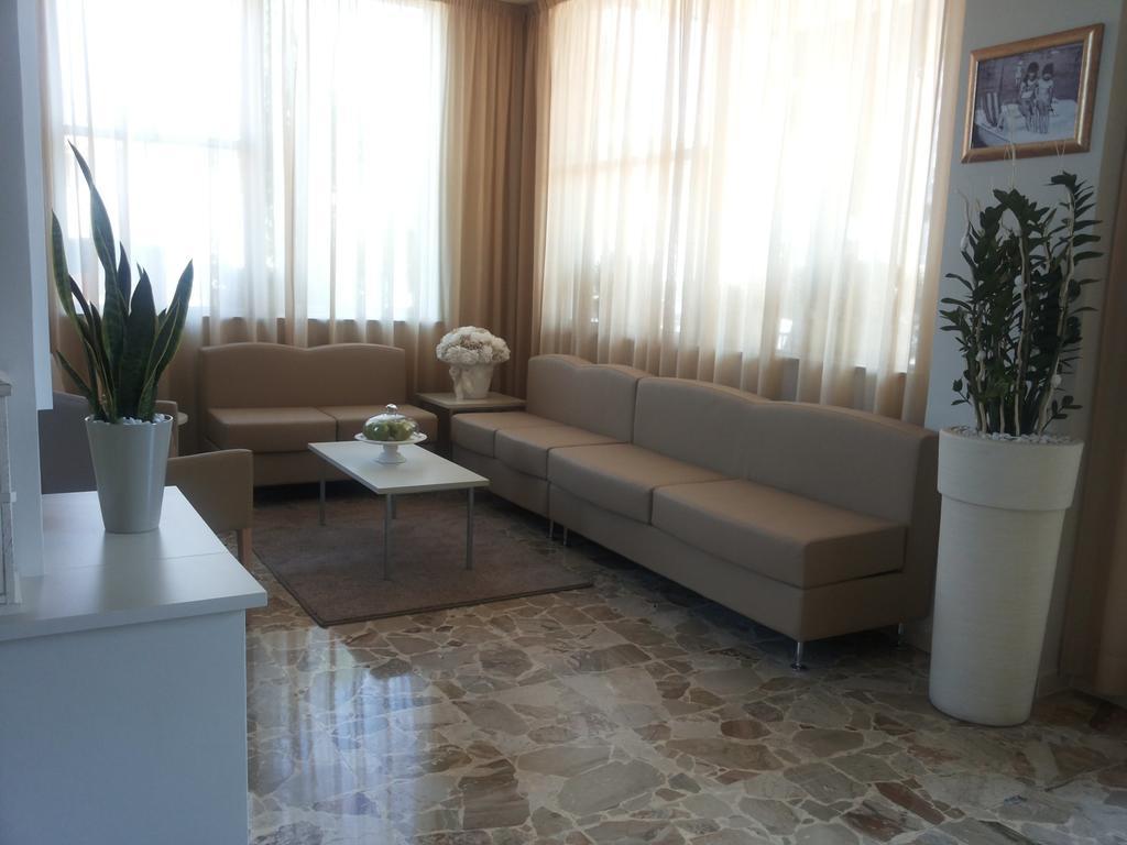 Hotel Sorriso San Mauro Mare エクステリア 写真